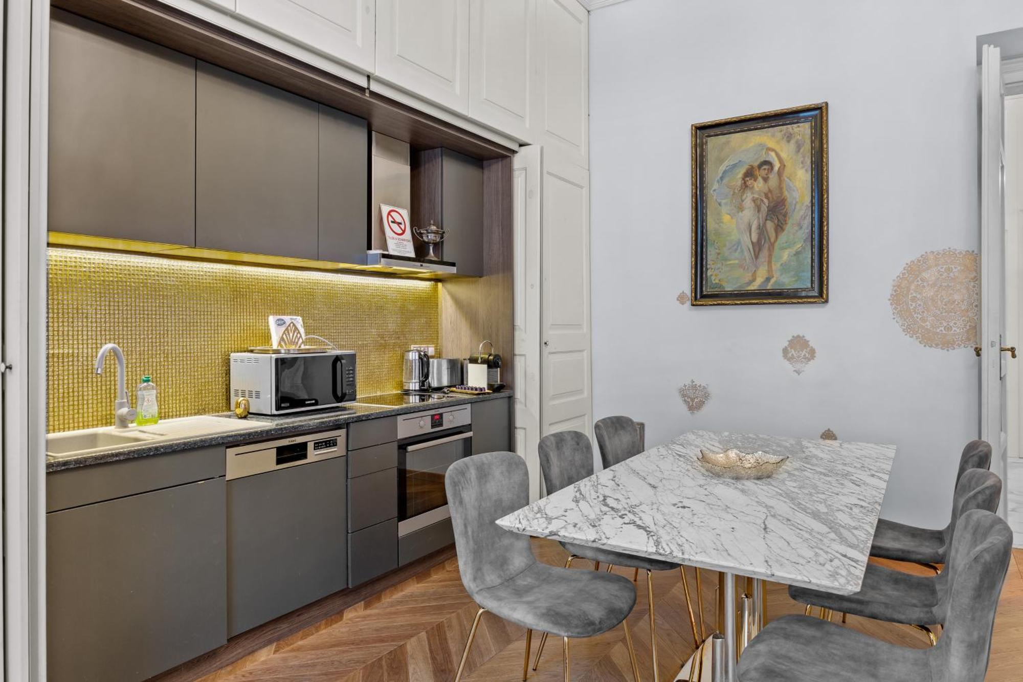 Count Zrinyi Basilica Luxurious Residence Budapest Exterior photo